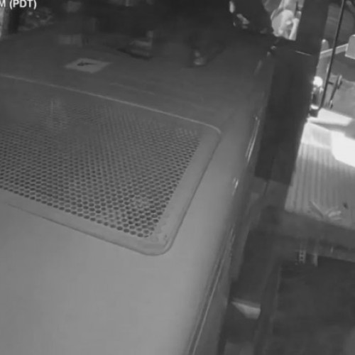 Poliția din Seattle caută doi suspecți după furtul unui bancomat