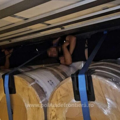 Cetățeni irakieni descoperiți ascunși într-un autocamion la frontiera Giurgiu-Ruse