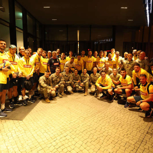 Militarii români încurajează echipa națională înainte de meciul cu Kosovo