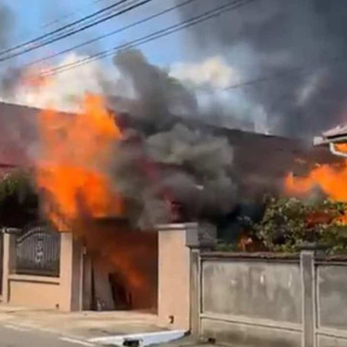 Incendiu devastator în gospodăria din Stremt, pompierii intervin de urgență