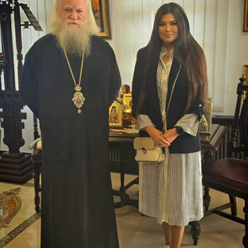 Întâlnirea emoționantă dintre IPS Calinic și Paula Seling