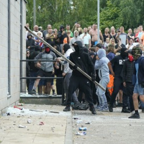 Condamnare record pentru un bărbat implicat în revoltele anti-migranți din Anglia