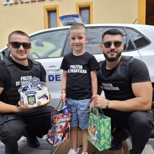 David, băiețel de 6 ani, sărbătorit de polițiștii de frontieră