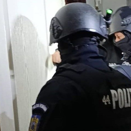 Percheziții la Cugir în cazuri de infracțiuni legate de arme și muniții