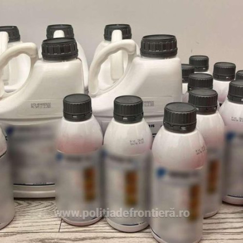 Descoperire a polițiștilor de frontieră suceveni: insecticid nedeclarat în autoturism