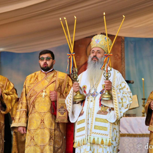 Mitropolitul Teofan oficiază Sfânta Liturghie de Nașterea Maicii Domnului la Mănăstirea Vorona