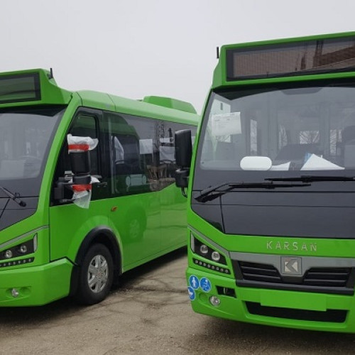 Coliziune între două autobuze ale TPL Suceava, cu două pasagere rănite