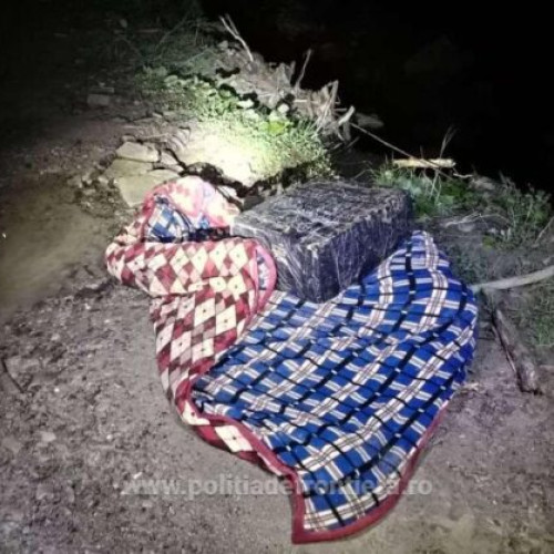 Focuri de armă la granița cu Ucraina, contrabandiști fugari abandonează țigări