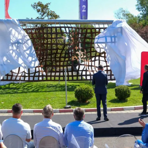 Monument dedicat Generației de Aur dezvelit la București