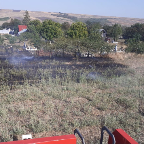 Incendii în cimitirele din Botoșani din cauza lumânărilor aprinse