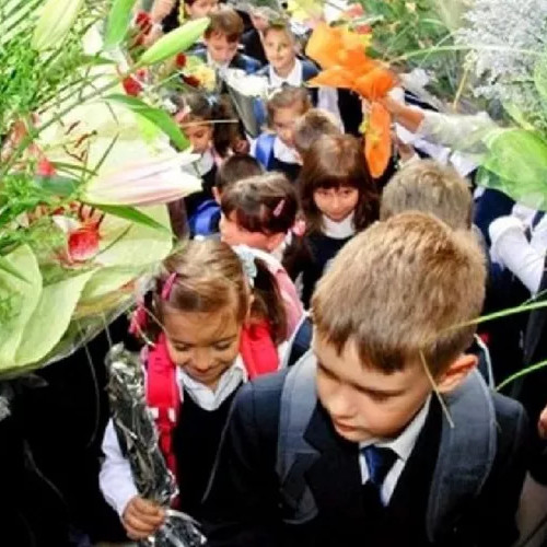 Elevii din Dâmbovița încep cursurile anului școlar 2024-2025