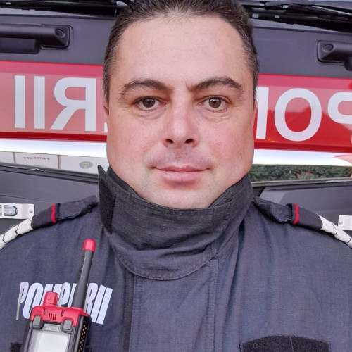 Un tanar de 20 de ani, salvat dintr-un iaz de un pompier din Botoșani