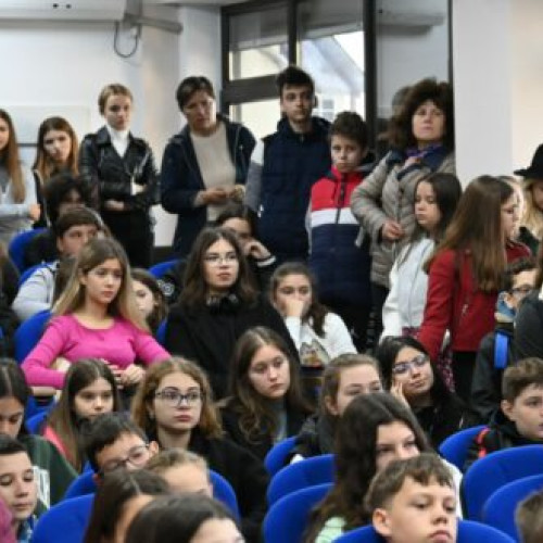 Plata avansată a beneficiilor sociale în pragul noului an școlar