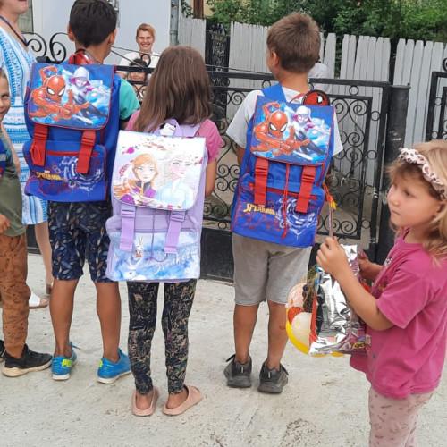 Astăzi începe școala: inițiativă caritabilă pentru copii nevoiași