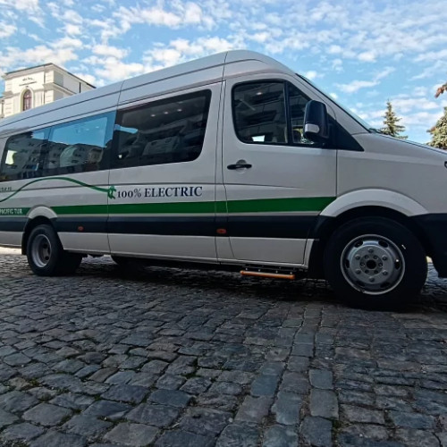 Microbuze electrice pentru elevi întârziate în județul Botoșani