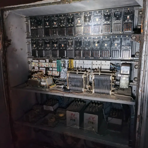 Dulapul CFR devastat, 24 relee de semnalizare furate