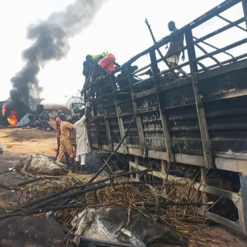 Explozie mortală în Nigeria: 59 de decese confirmate după coliziunea dintre camioane