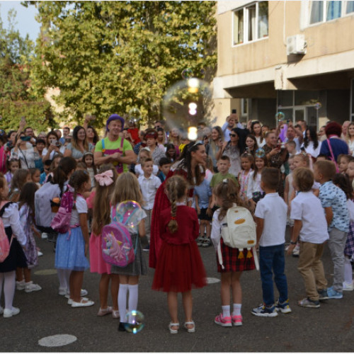 Colegiul Național "Iosif Vulcan" din Bihor începe noul an școlar cu un număr record de elevi