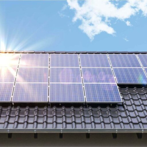 Prosumatorii din România beneficiază de consultanță pentru achiziția de panouri fotovoltaice și baterii