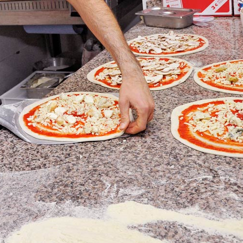 O firmă din județul Botoșani primește fonduri europene pentru dezvoltarea unei pizzerii
