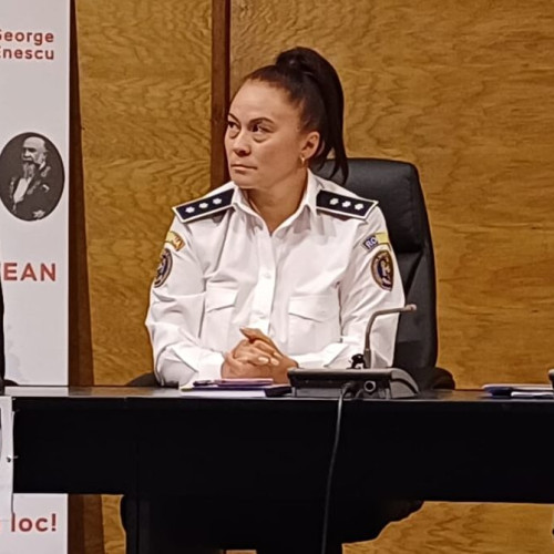 poliția botoșăneană îi încurajează pe elevi să raporteze neregulile din școli