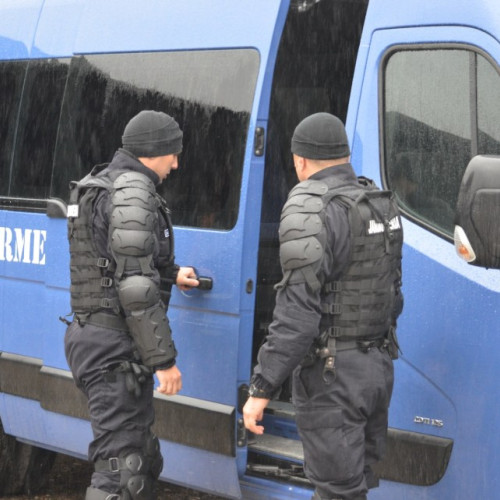 Incident grav în judetul Botoșani: Doi tineri au încercat să agreseze un șofer de autocar