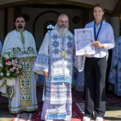 Episcopul Ignatie a onorat-o pe canotoarea Adriana Adam la hramul Mănăstirii &quot;Alexandru Vlahuță&quot;