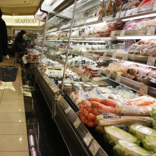 Legea shrinkflation obligă magazinele să semnalizeze scumpirile camuflate