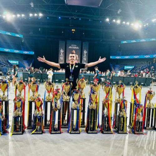 CATALIN MOCANU ÎȘI FELICITĂ ELEVII DUPĂ SUCCESUL DE LA CAMPIONATUL EUROPEAN KYOKUSHIN-KAN