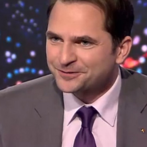 Sebastian Burduja afirmă că a citit cartea &quot;În slujba țării&quot; de Nicolae Ciucă