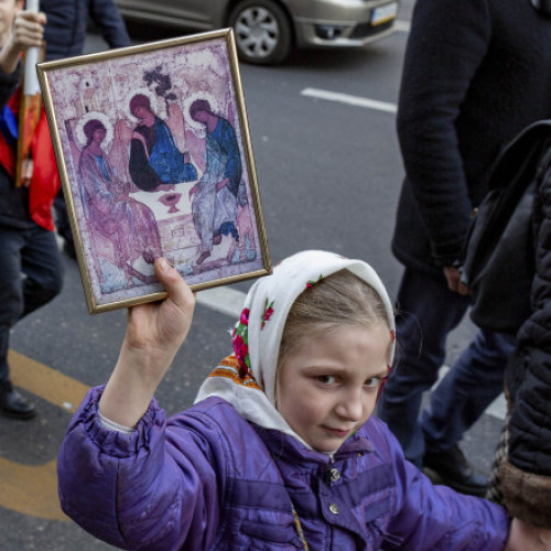 Grupuri religioase extremiste atacă educația de gen la nivel global, conform unui nou raport