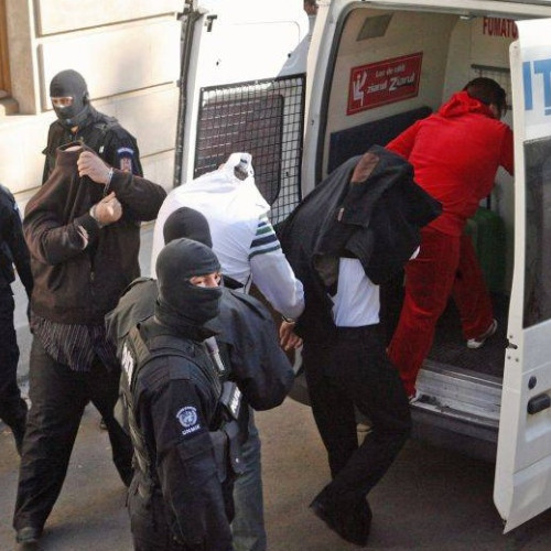 Patru elevi din Botoșani, arestați pentru trafic de droguri