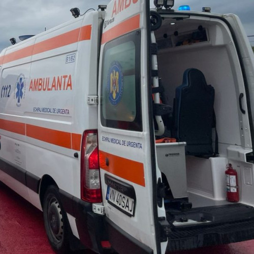 Bărbat blocat pe un stâlp de electricitate în Vrancea