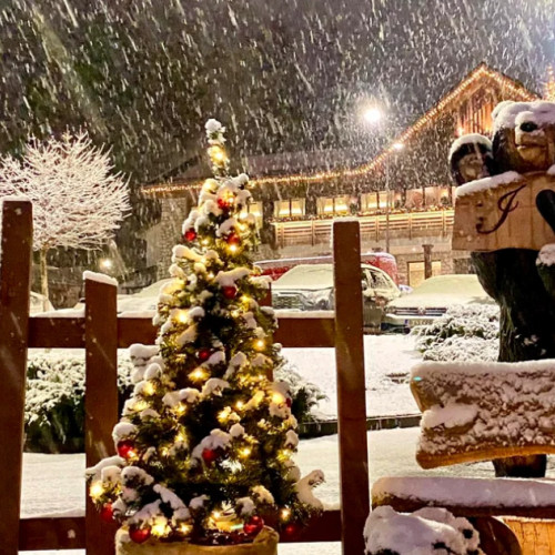 Oferte atrăgătoare pentru sejururile de Crăciun și Revelion în Poiana Brașov