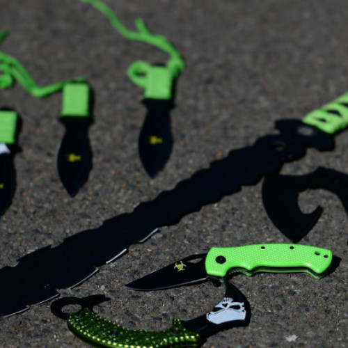 Angro din Luton predă peste 35.000 de cutite &quot;zombie&quot; poliției