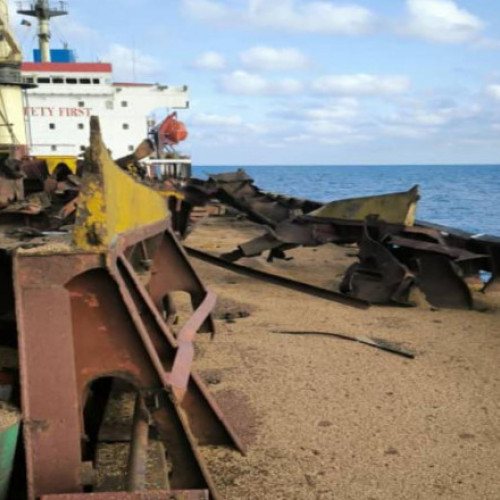 O navă civilă în pericol: atacată de o rachetă rusească în timpul transportului de grâu