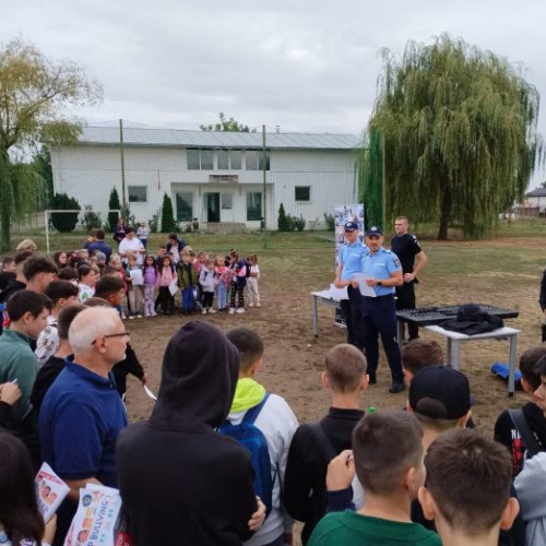 Jandarmii vrânceni desfășoară activități de prevenire la Școala Gimnazială Jariștea