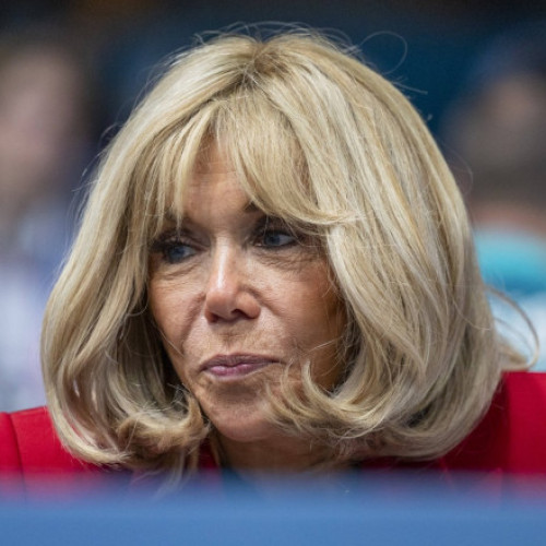 Instanța din Paris obligă două femei să plătească daune de 8.000 de euro primei doamne a Franței