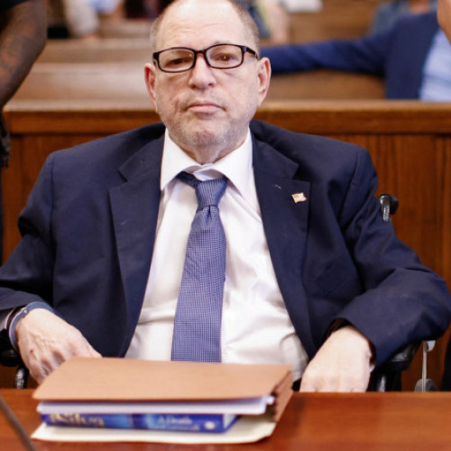 Harvey Weinstein, acuzat de noi infracțiuni sexuale înainte de rejudecarea din New York