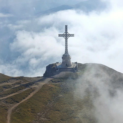 Ceremonie militară la Crucea comemorativă a Eroilor români