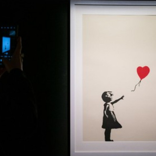 Doi bărbați acuzați de furtul unei opere de artă semnate de Banksy din Londra