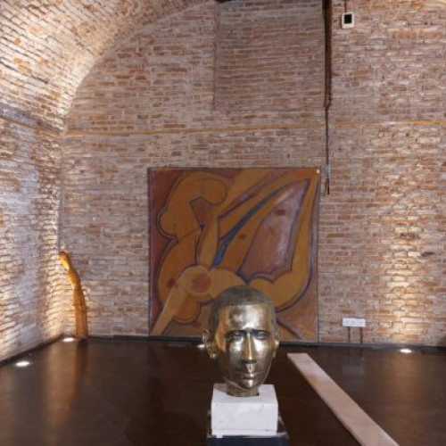 Peste 50 de lucrări ale sculptorului Doru Drăguşin, expuse la ARCUB: „Arta modernă este simplificarea formei către esență”