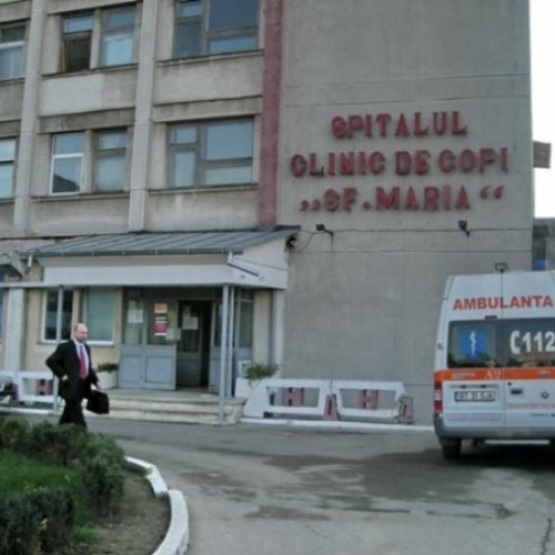 Fetită de 11 luni, intoxicată cu detartrant, transportată la spital