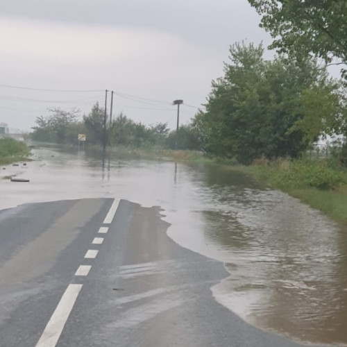 Traficul rutier oprit în județul Galați din cauza acumulării de apă