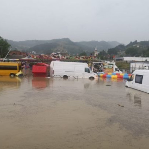 Avertizări pentru cetățeni în fața vremii severe