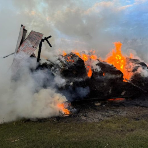 Incendiu devastator în Tudora: Pompierii au intervenit timp de cinci ore