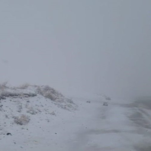 Ploi torențiale și primele ninsori în România