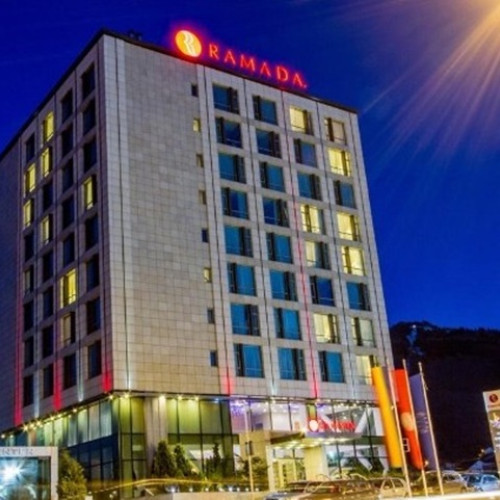 Hotelul Ramada din Brașov, scos la vânzare pentru 13,5 milioane de euro
