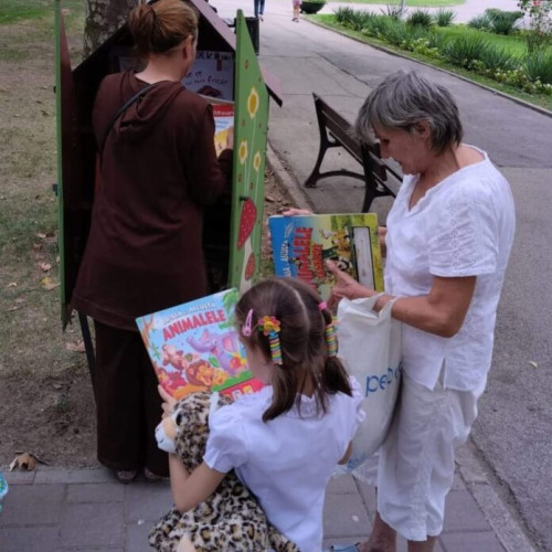 Locuitorii din București sunt invitați să descopere minibibliotecile refăcute