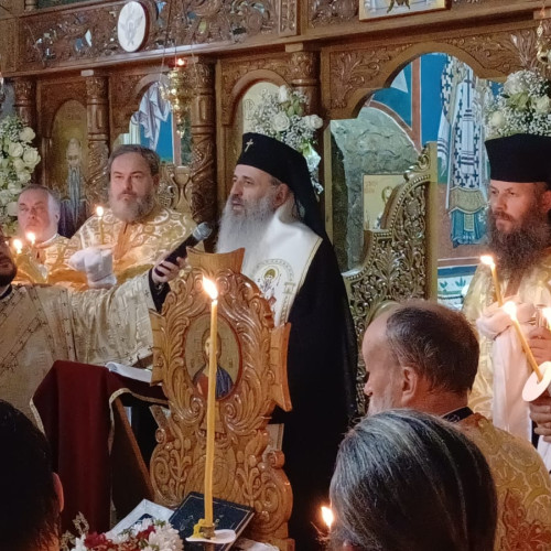 Funeraliile părintelui Ioan Alupoaiei, un duhovnic iubit de comunitate, au fost oficiate de mitropolitul Teofan